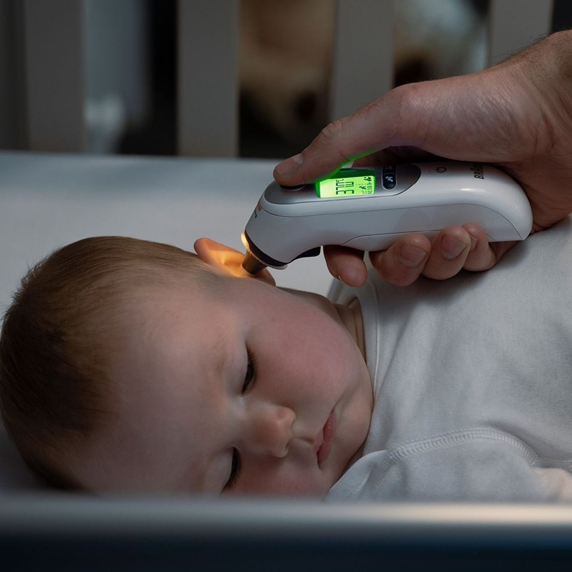 Braun ThermoScan 7 Plus Digital Ear Thermometer - White & Blue, IRT6525, 1 Pack - Makkah Pharmacy