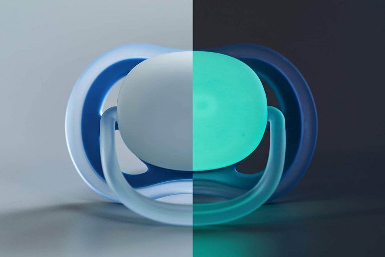 Philips Avent Ultra Air Night Silicon Soother for Boy 6-18 Months, 2 Pieces - Makkah Pharmacy