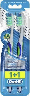 Oral-B 3D Effect Maxi Clean Manual Toothbrush Multicolor, 2 Pieces - Makkah Pharmacy
