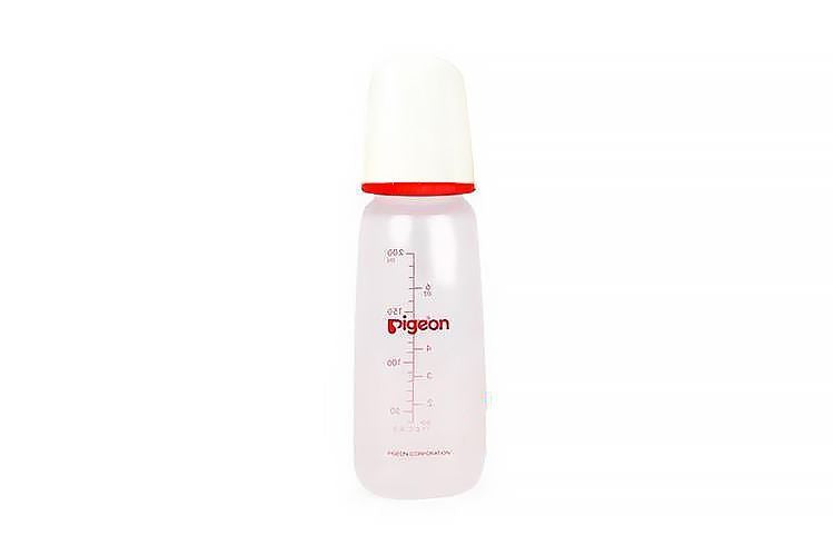 Pigeon Plastic White & Yellow 200ml Medium Flow Plastic Feeding Bottle, 1 Piece